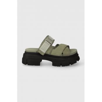 UGG papuci din nubuc Ashton Slide culoarea verde, cu platforma, 1136765