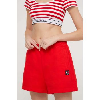 Tommy Jeans pantaloni scurți din bumbac culoarea roșu, uni, high waist DW0DW17772