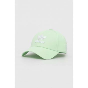 adidas Originals șapcă de baseball din bumbac culoarea verde, cu imprimeu  IW1786