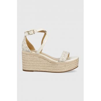 Michael Kors sandale Serena Wedge Espadrille femei, culoarea bej, toc pana