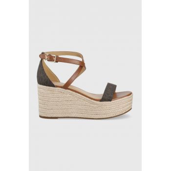 MICHAEL Michael Kors sandale Serena Wedge Espadrille femei, culoarea maro, toc pana