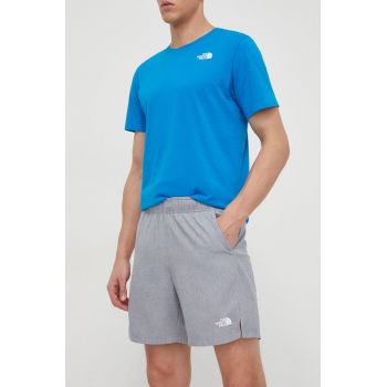 The North Face pantaloni scurti sport barbati, culoarea gri