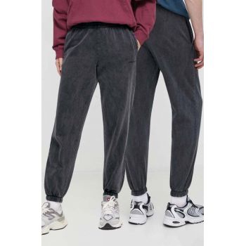 Kaotiko pantaloni de trening culoarea gri, neted