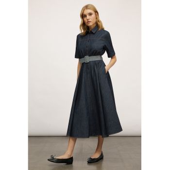 Rochie evazata din denim cu o curea