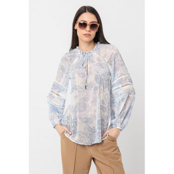 Bluza de sifon cu model floral la reducere