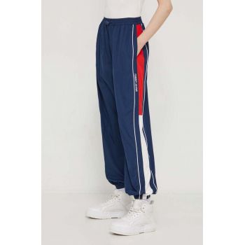 Tommy Jeans pantaloni de trening Archive Games culoarea bleumarin, cu imprimeu DW0DW18650