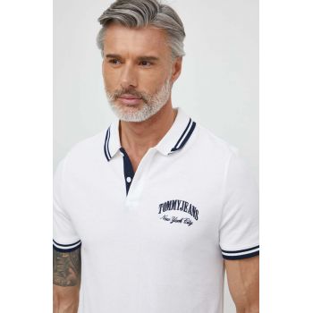 Tommy Jeans polo de bumbac culoarea alb, cu imprimeu DM0DM18922