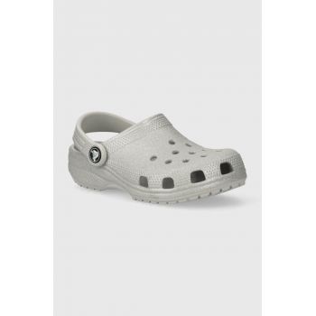 Crocs slapi copii CLASSIC GLITTER CLOG culoarea gri