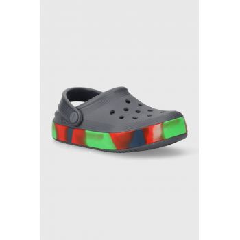 Crocs slapi copii OFF COURT GLOW BAND CLOG culoarea gri