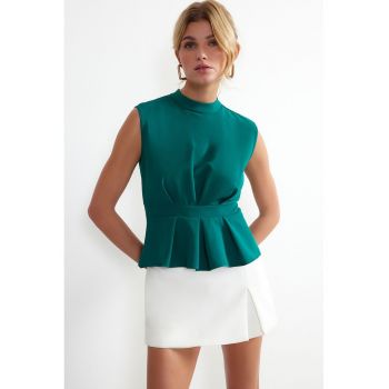 Bluza fara maneci cu terminatie peplum