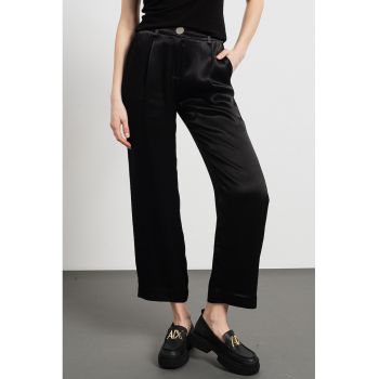 Pantaloni crop din satin