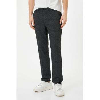 Pantaloni slim fit texturati