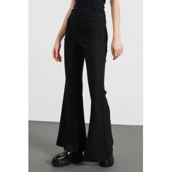 Pantaloni eleganti evazati