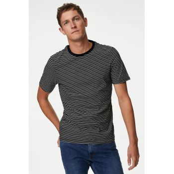 Tricou cu decolteu la baza gatului si model in dungi