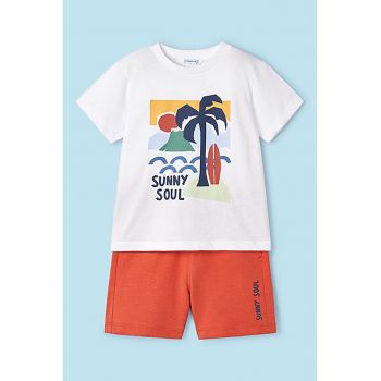 Set de tricou cu model tropical si pantaloni scurti la reducere