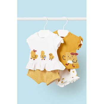 Set de tricou de bumbac si pantaloni scurti cu insertii cu volane - 2 costume la reducere