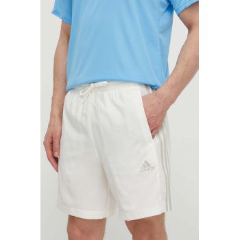 adidas pantaloni scurti barbati, culoarea bej, IS1395