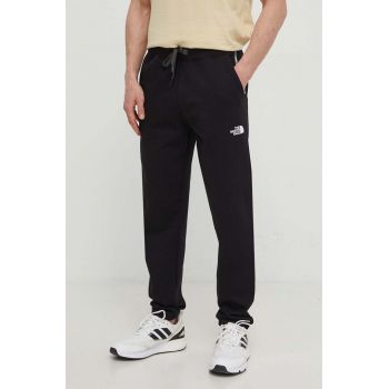 The North Face pantaloni de trening din bumbac culoarea negru, cu imprimeu, NF0A87DEJK31