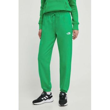 The North Face pantaloni de trening culoarea verde, neted, NF0A7ZJFPO81 ieftin