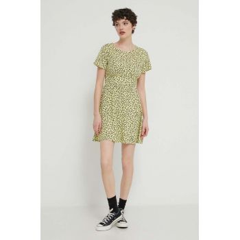 Volcom rochie culoarea galben, mini, evazati