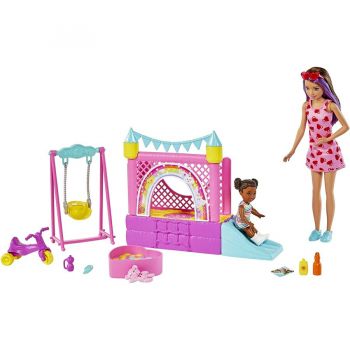 Mattel Skipper Babysitters Inc. Bouncy Castle with Skipper Toddler and Accessories Backdrop (Doll House,  Dream House with Accessories)