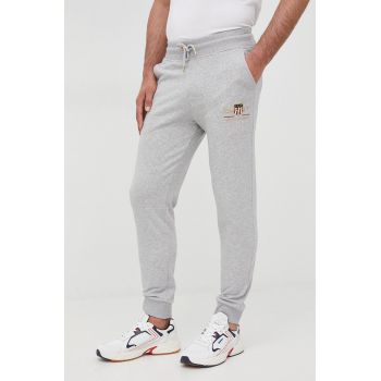 Gant pantaloni de trening barbati, culoarea gri, cu imprimeu