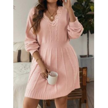 Rochie mini stil pulover tricotat, cu aplicatii dantela, roz