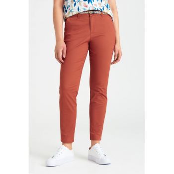 Pantaloni crop cu o curea impletita