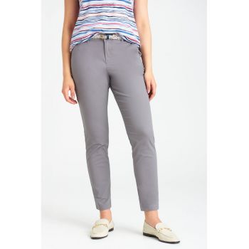 Pantaloni crop cu o curea impletita