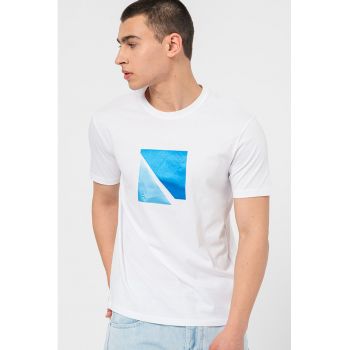 Tricou cu decolteu la baza gatului