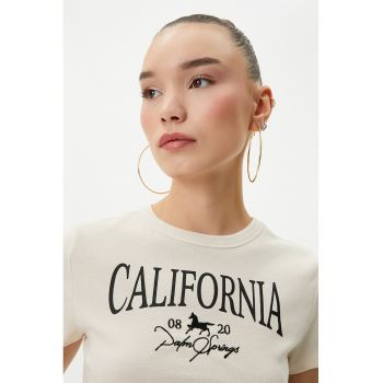 Tricou crop cu decolteu la baza gatului