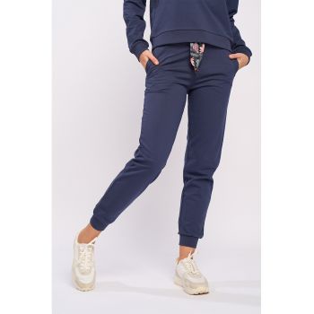 Pantaloni crop conici