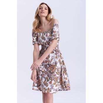 Rochie cu imprimeu floral si decolteu pe umeri