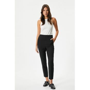 Pantaloni crop cu buzunare laterale