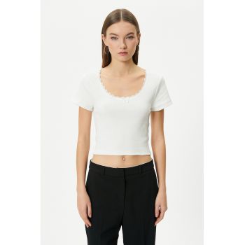 Tricou crop striat cu insertii din dantela si detaliu cu funda