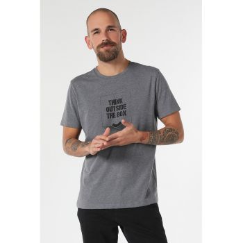 Tricou cu decolteu la baza gatului si imprimeu text