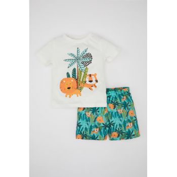 Set de pantaloni scurti si tricou cu imprimeu