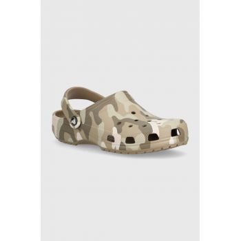 Crocs papuci Classic Printed Camo Clog barbati, culoarea maro, 206454