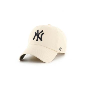 47 brand sapca MLB New York Yankees culoarea bej, cu imprimeu, B-BPCAM17GWS-NT