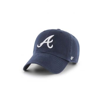 47 brand șapcă de baseball din bumbac MLB Atlanta Braves culoarea albastru marin, cu imprimeu, B-RGW01GWS-NYD de firma originala