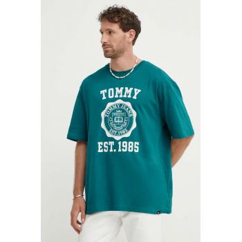 Tommy Jeans tricou din bumbac bărbați, culoarea verde, cu imprimeu, DM0DM18560 de firma original