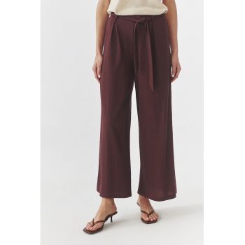 Pantaloni crop cu croiala ampla