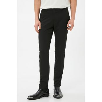 Pantaloni slim fit de costum