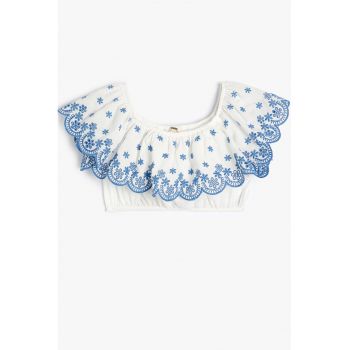 Top crop cu detalii florale brodate