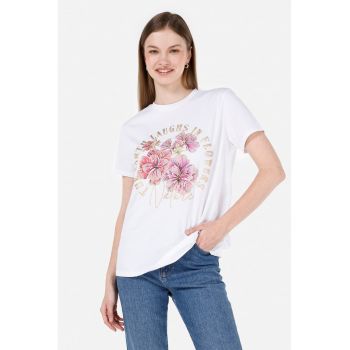 Tricou cu decolteu la baza gatului si imprimeu text si floral