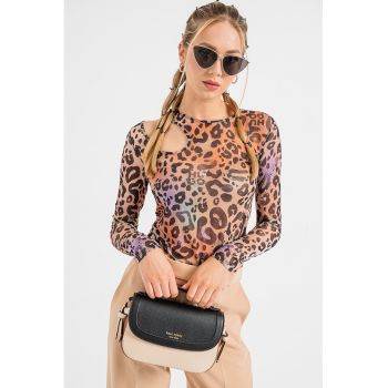 Bluza cu animal print si decupaj la reducere