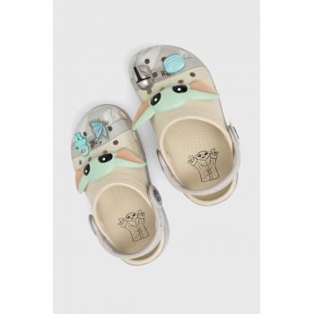 Crocs slapi copii Grogu Classic Clog culoarea bej