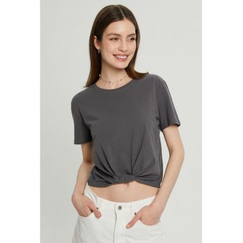 Tricou crop cu nod frontal