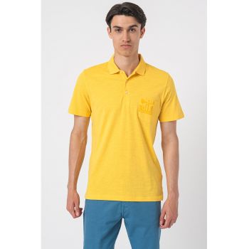 Tricou polo de bumbac cu buzunar aplicat