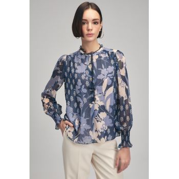 Bluza cu model floral si detalii de dantela